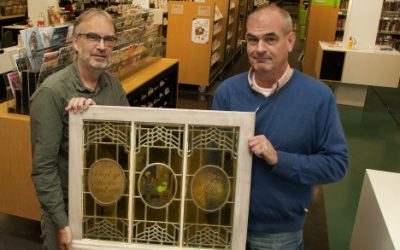 Antiek glas in lood terug in bibliotheek Bussum